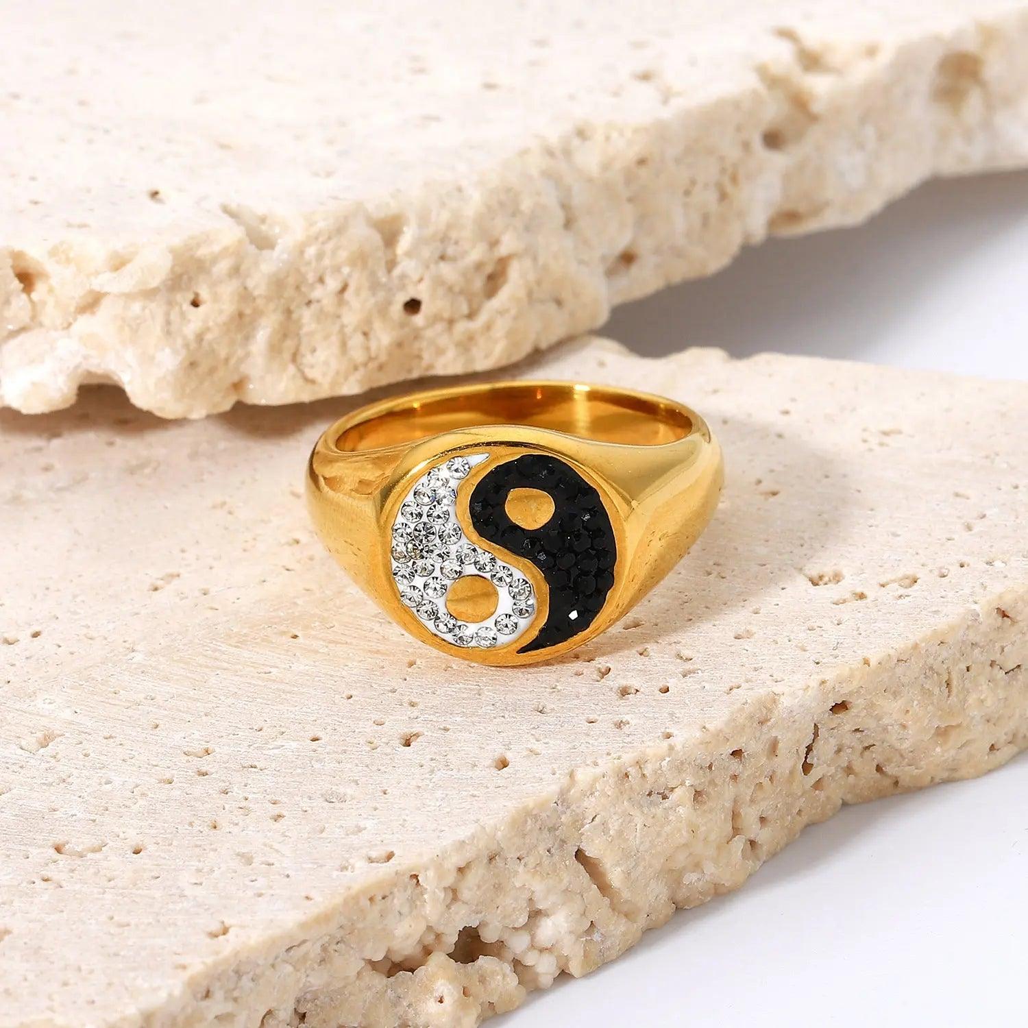 Yin Yang Sparkle Signet Ring - Camillaboutiqueco camillaboutiqueshop.com