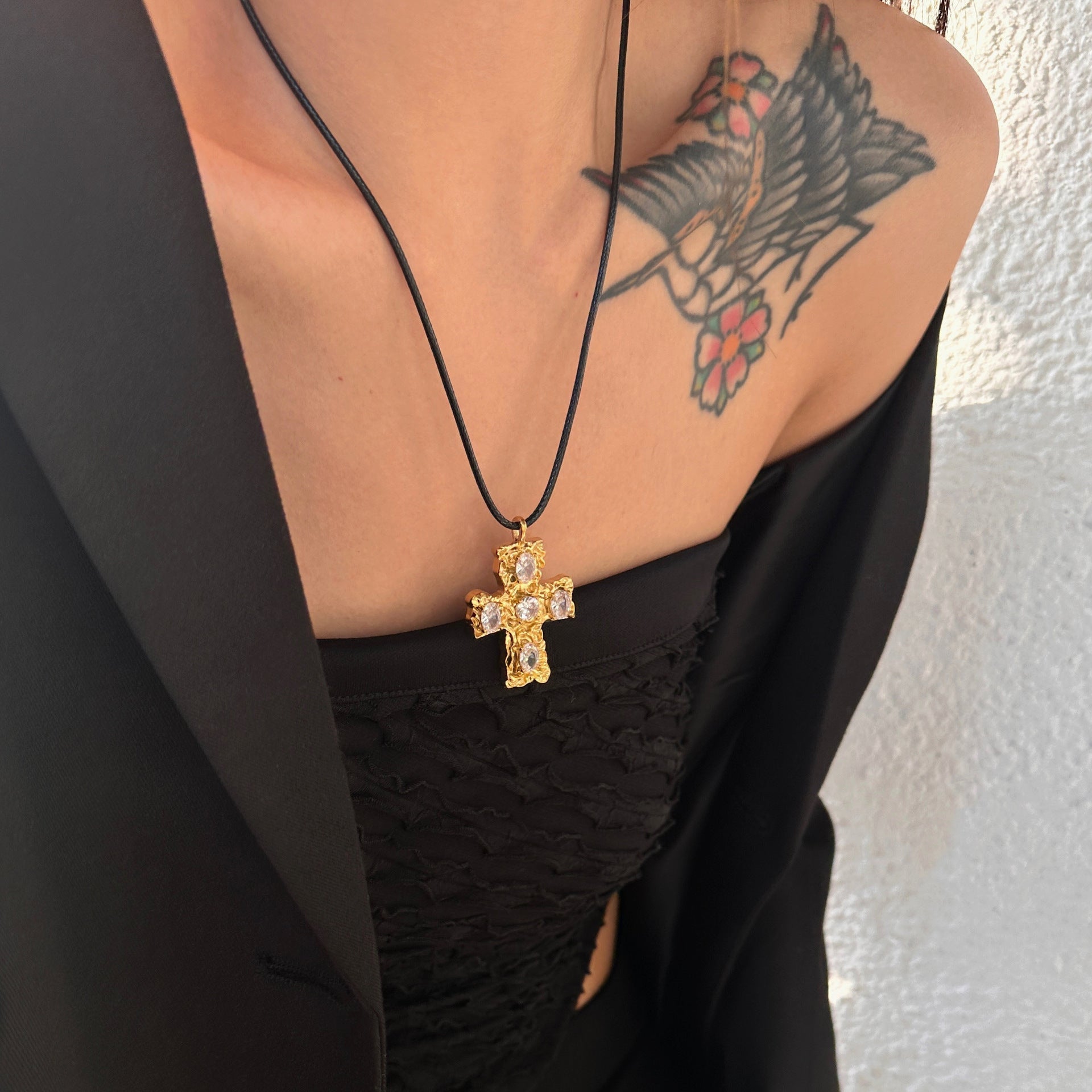 SPARKLING CROSS NECKLACE