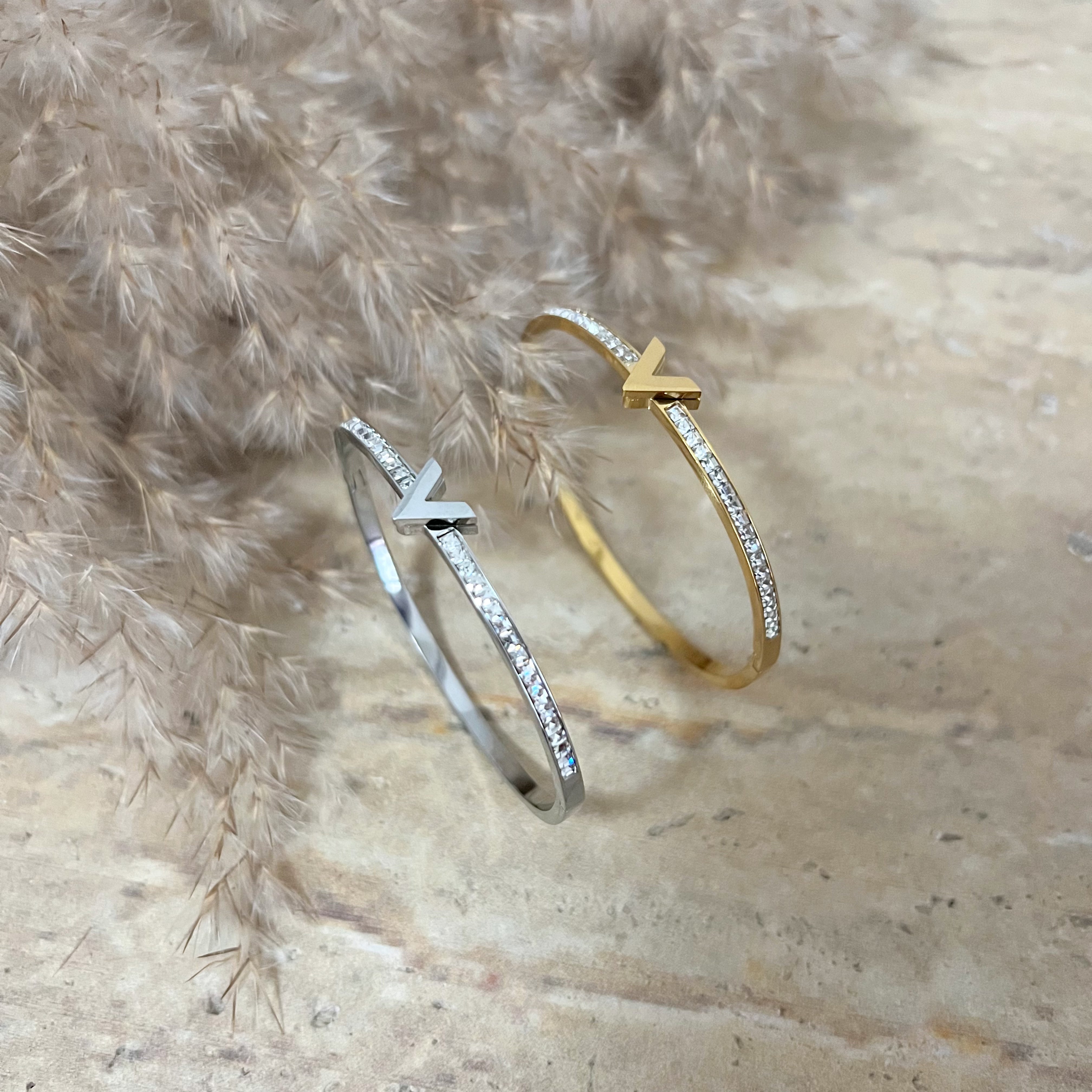 V BANGLE