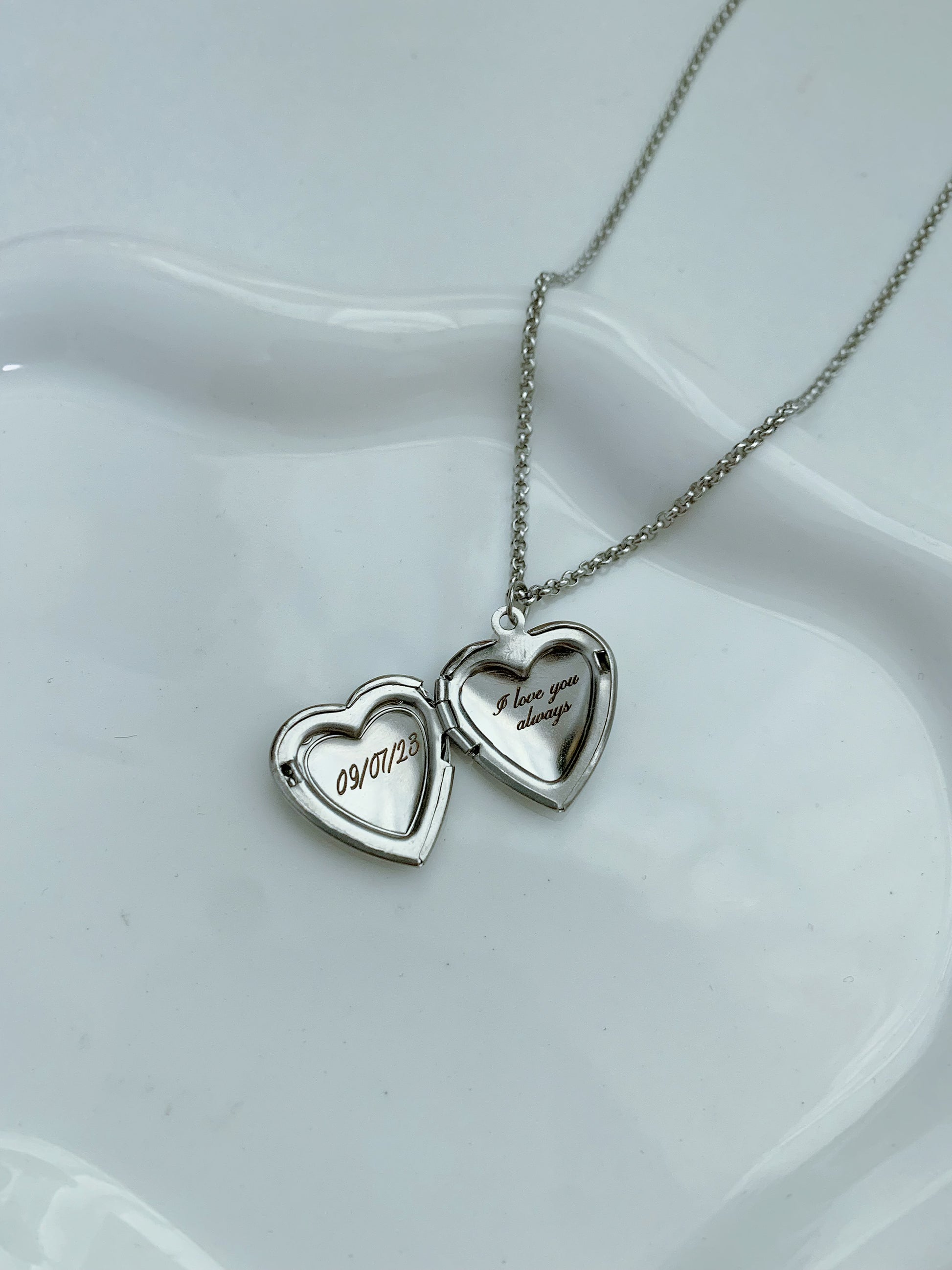 Heart Locket Necklace With Picture - camillaboutiqueshop