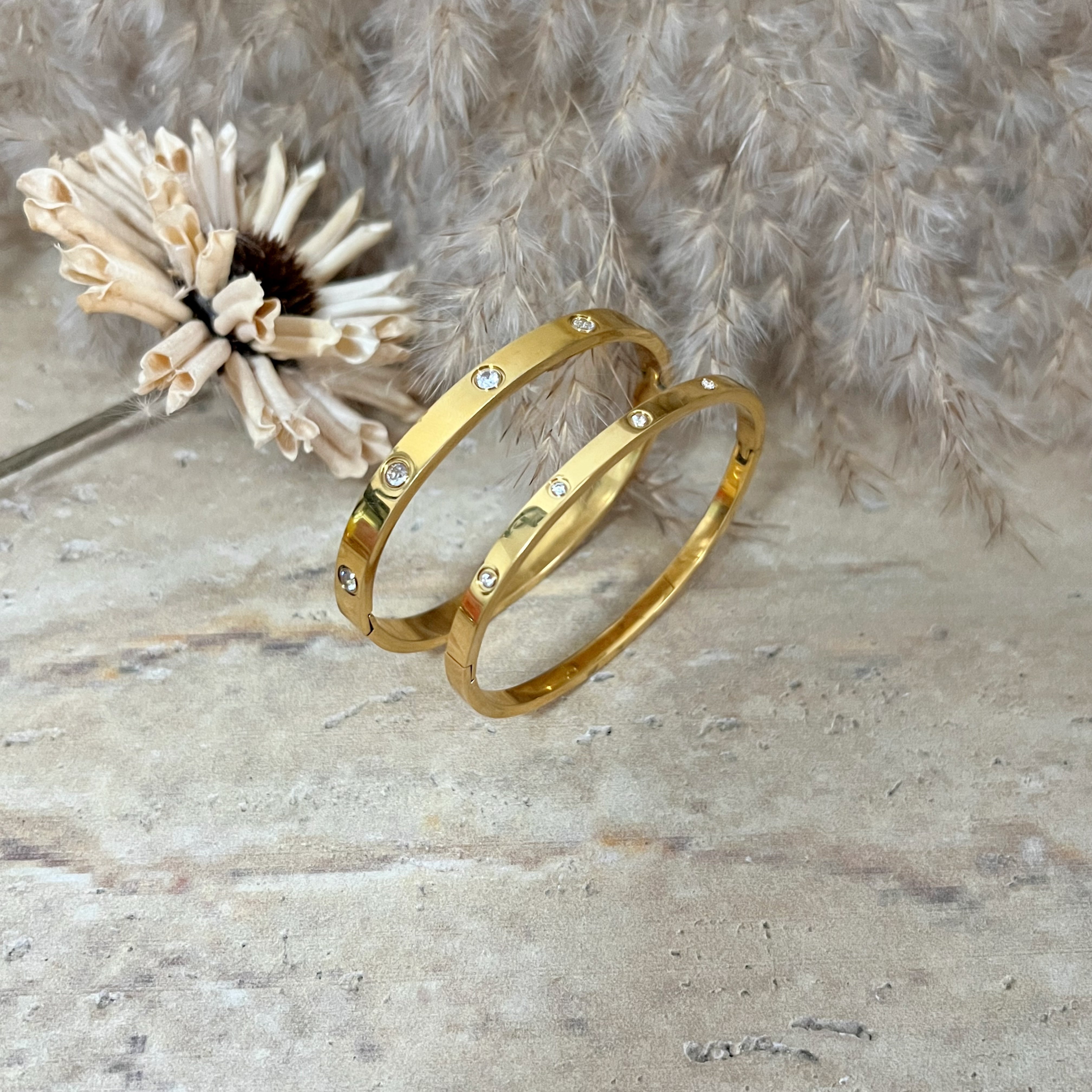 KLARA || Thick Bangle with Zirconia Stones 6mm
