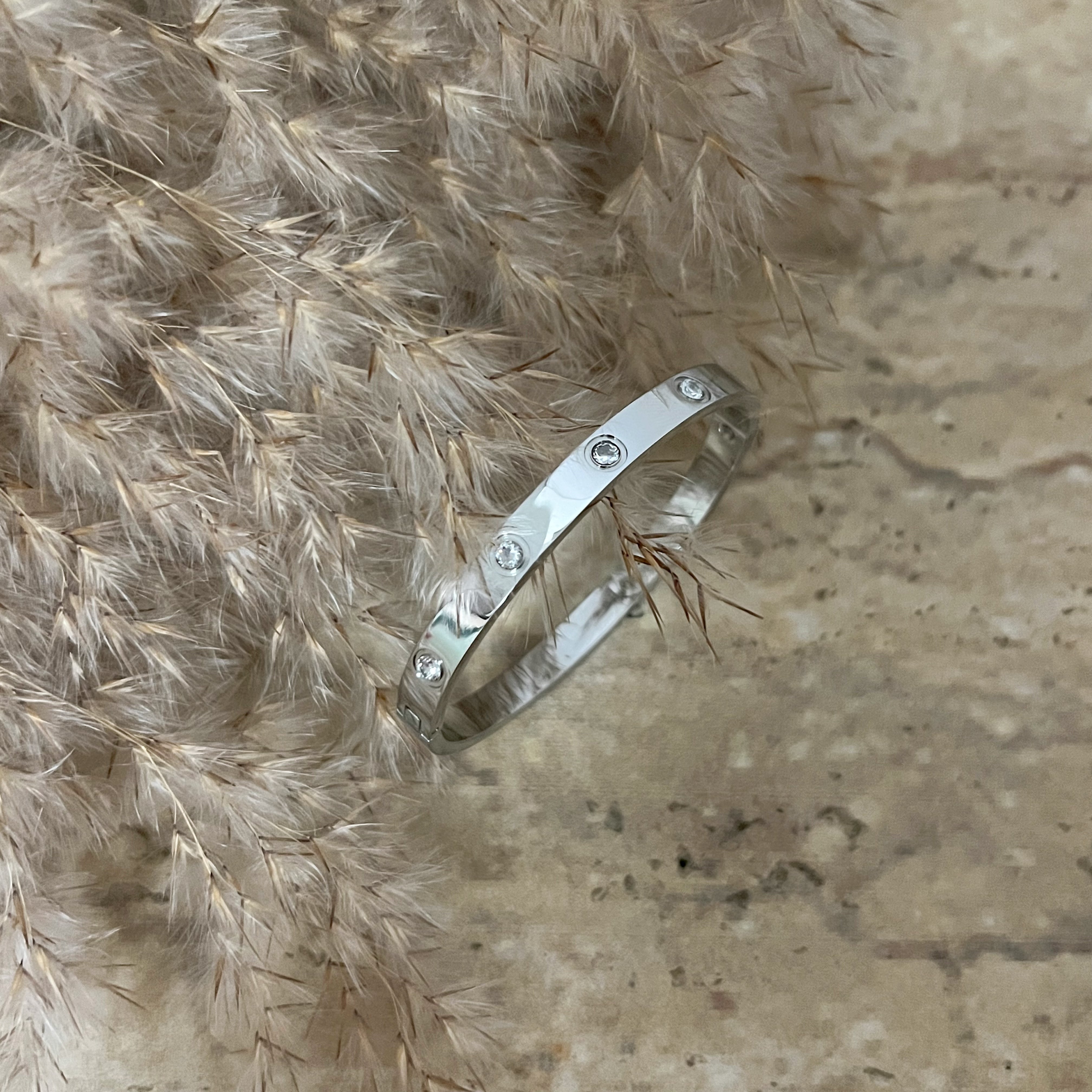 KLARA || Thick Bangle with Zirconia Stones 6mm