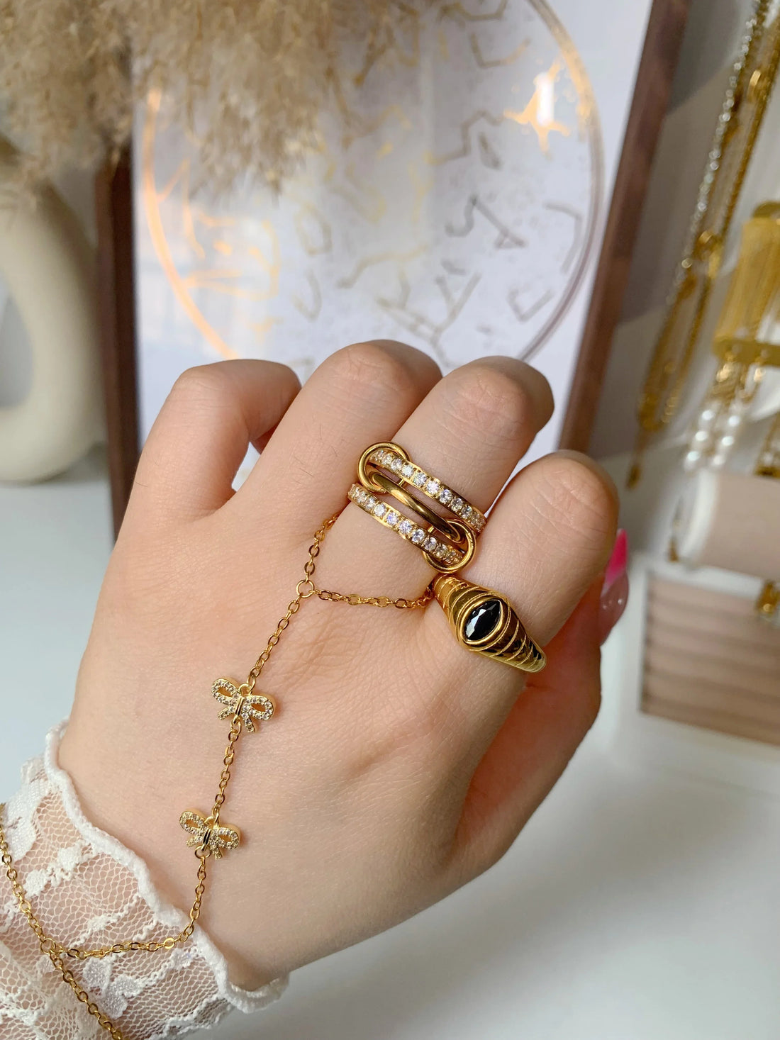 Bow Hand Chain - Camillaboutiqueshop