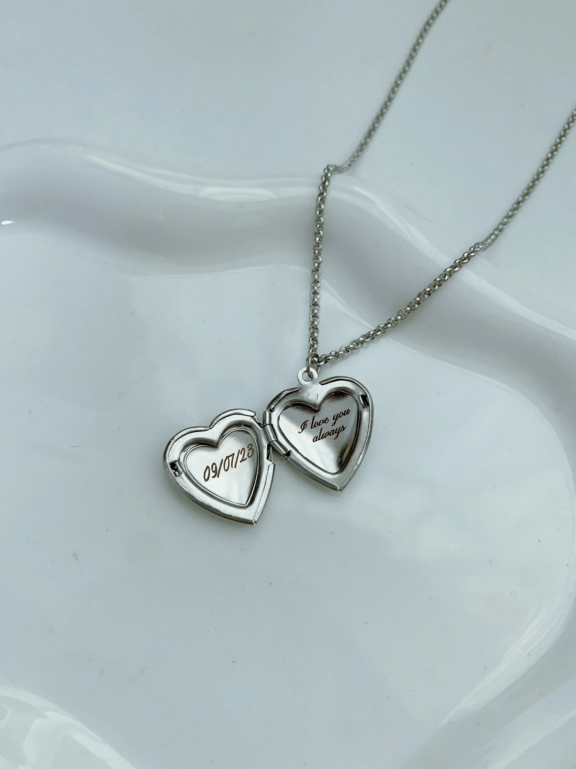 Heart Locket Necklace - Camillaboutiqueshop