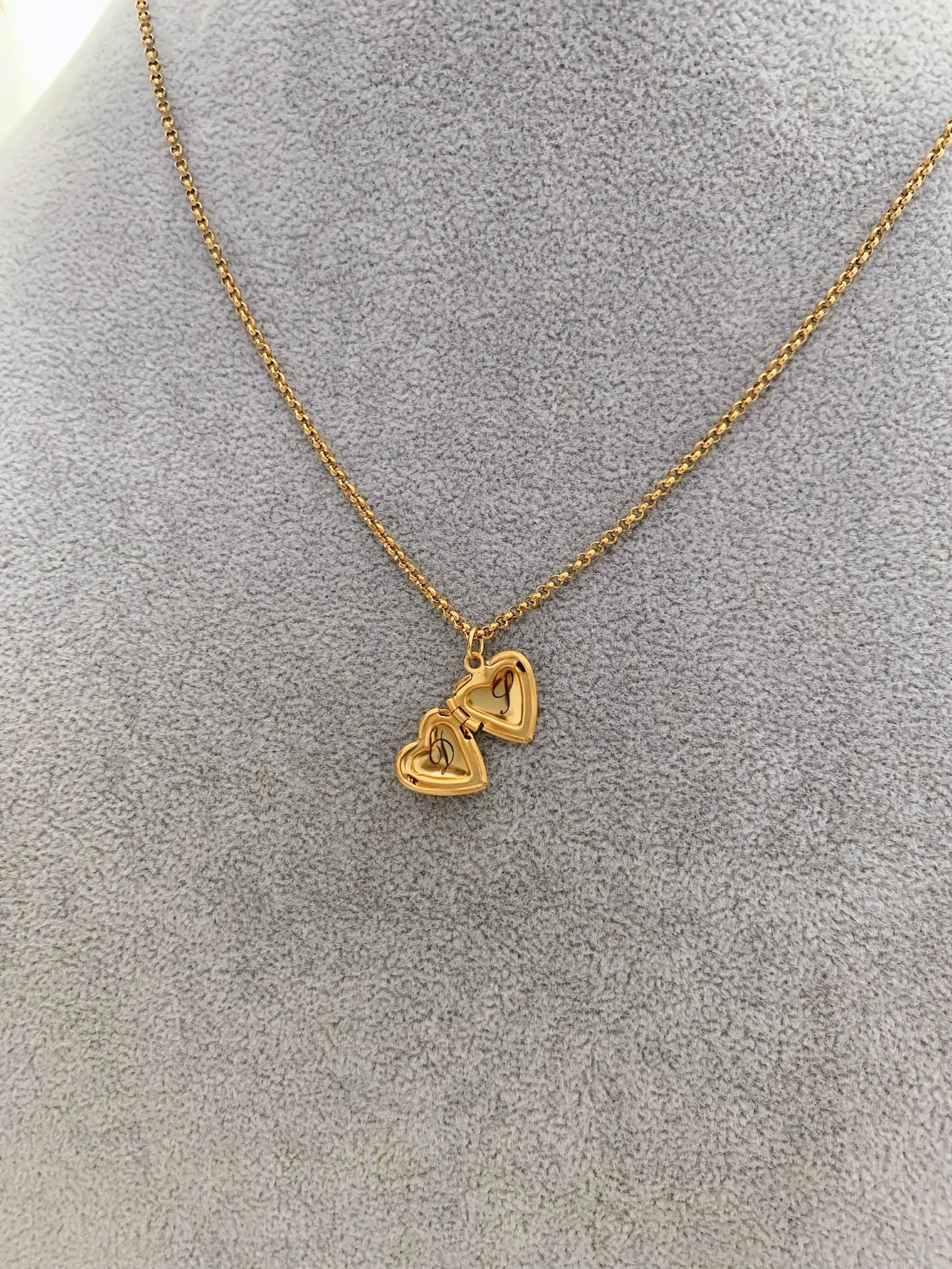 Heart Mini Initial Locket Necklace - Camillaboutiqueshop
