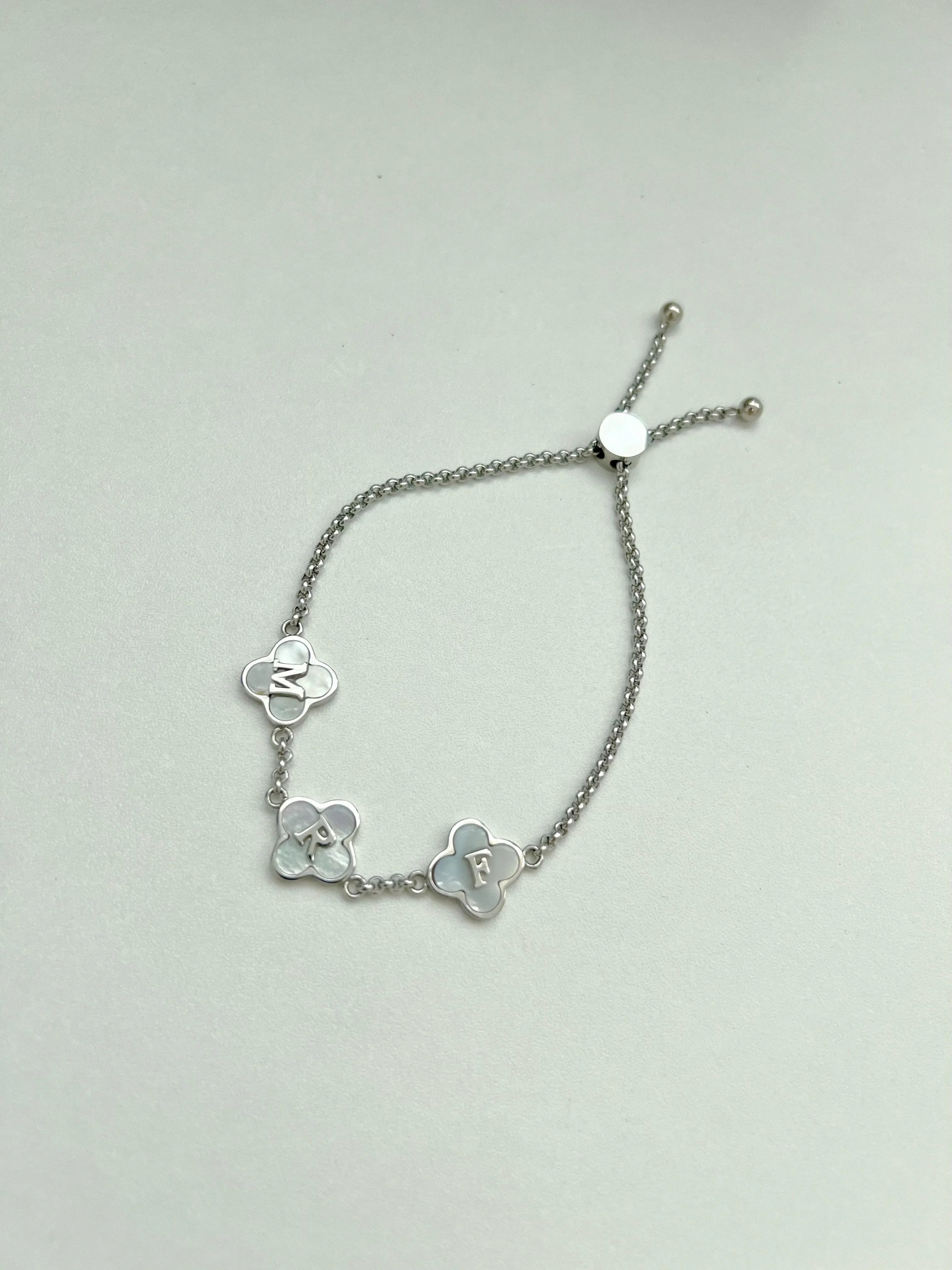 Mother Of Pearl & Textured Custom Name Clover Bracelet - Camillaboutiqueshop