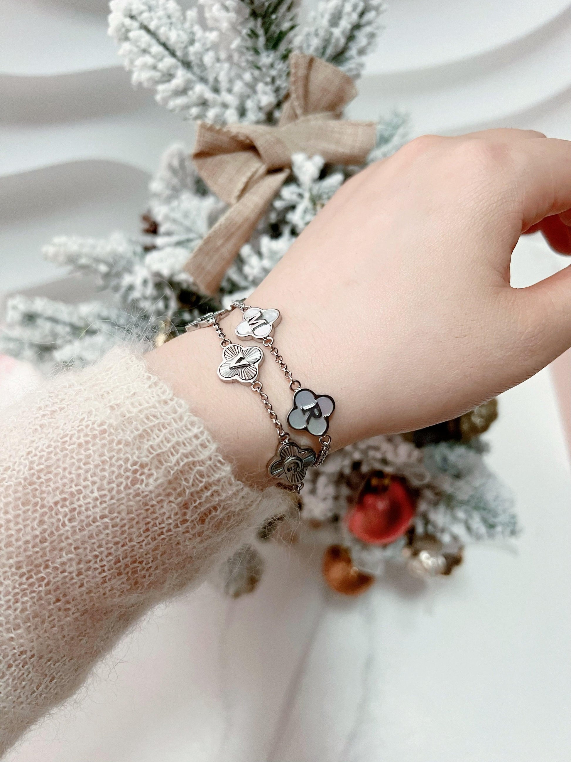 Mother Of Pearl & Textured Custom Name Clover Bracelet - Camillaboutiqueshop