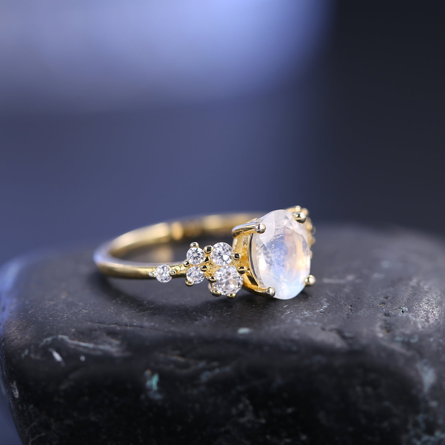 Oval Moonstone Ring - Camillaboutiqueshop