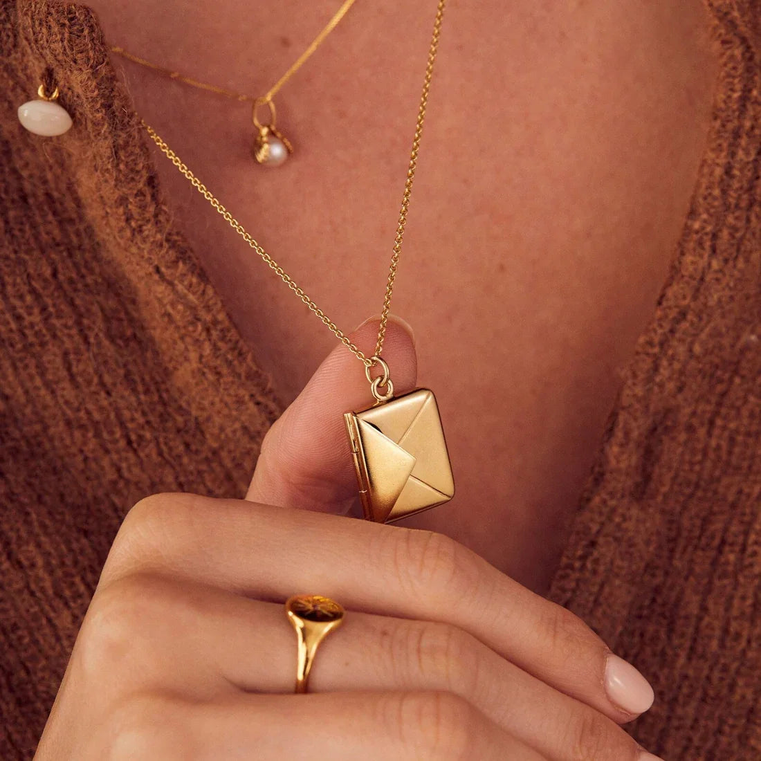 PERSONALIZED LOVE LETTER ENVELOPE NECKLACE - Camillaboutiqueshop