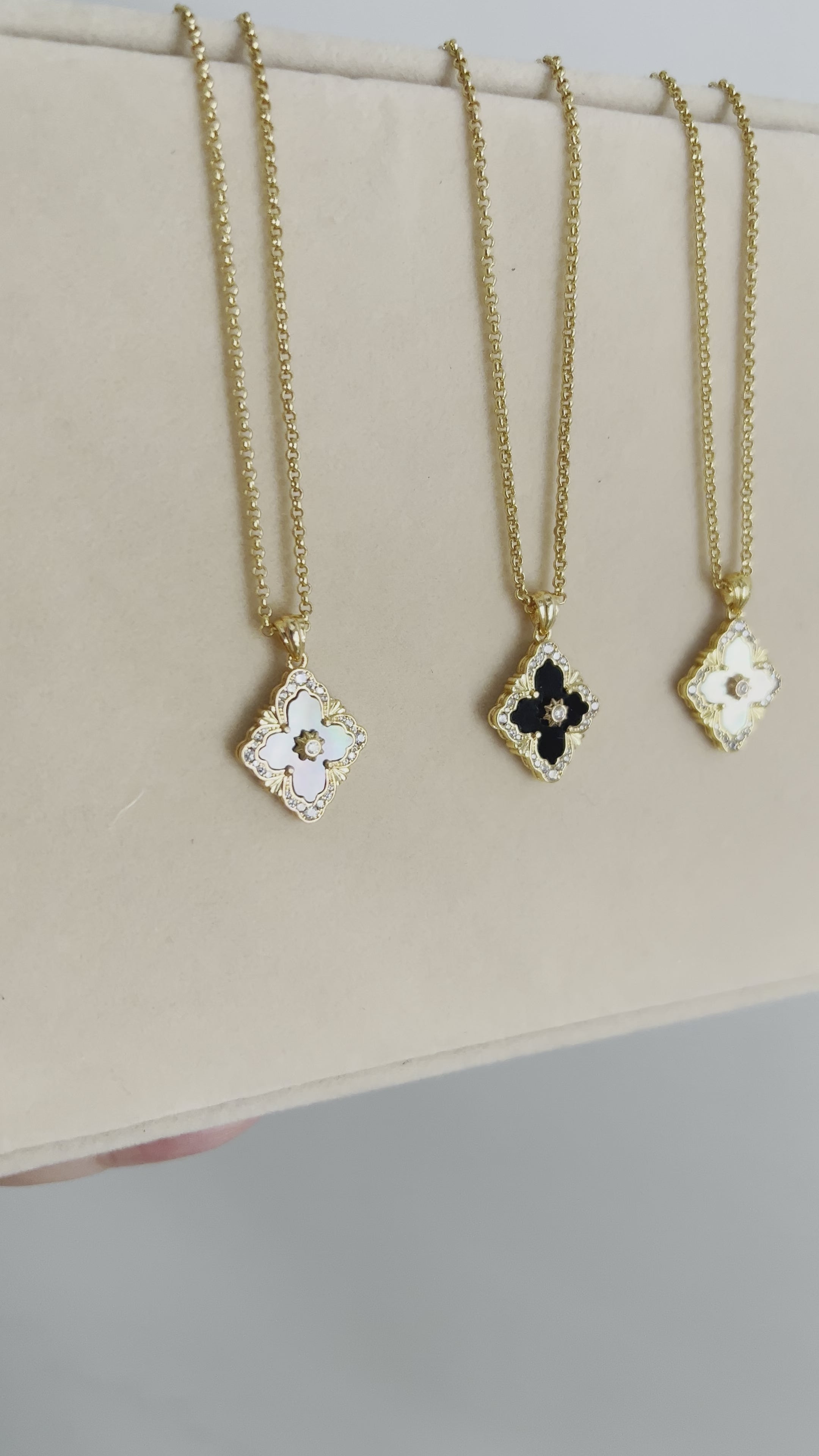 Vintage Single Clover Necklace
