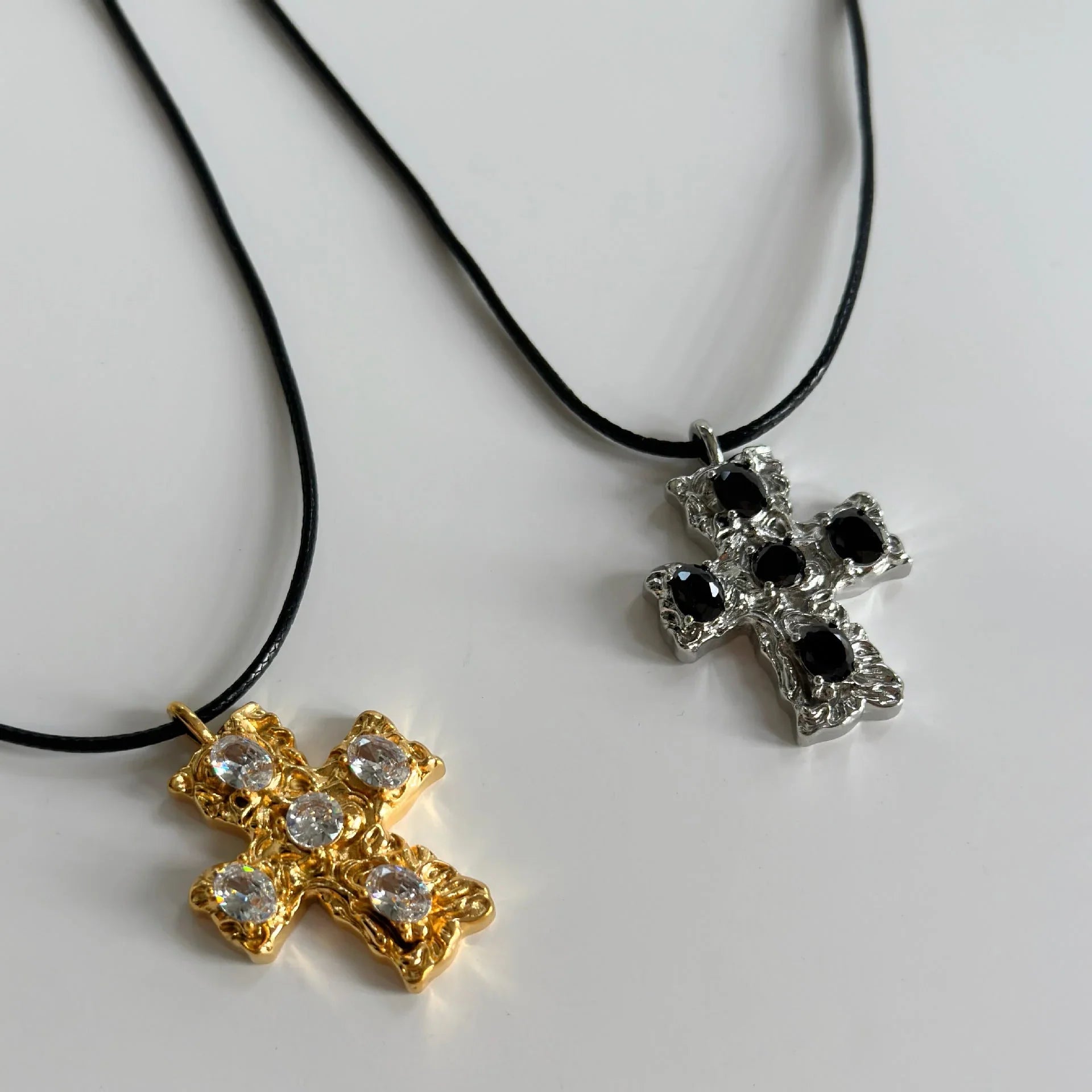 SPARKLING CROSS NECKLACE - Camillaboutiqueshop